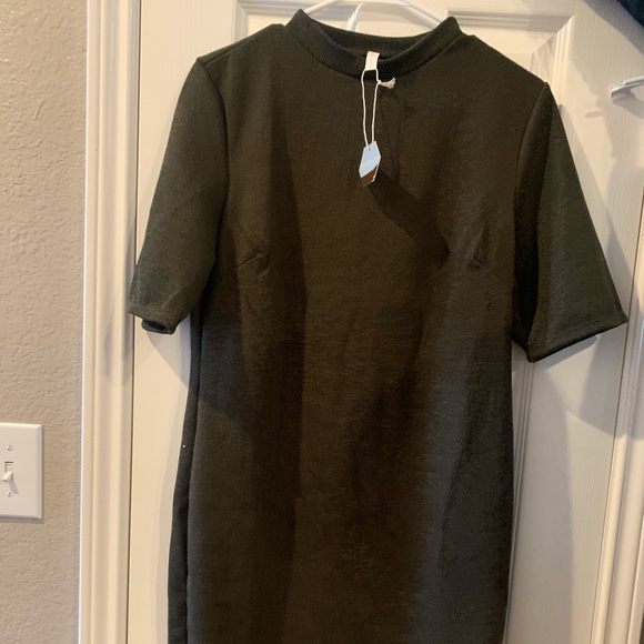 Olive green pinkblush maternity dress! - Picture 2 of 4